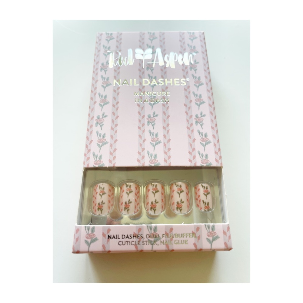 Red Aspen royal blush, Laikyn short nail dash